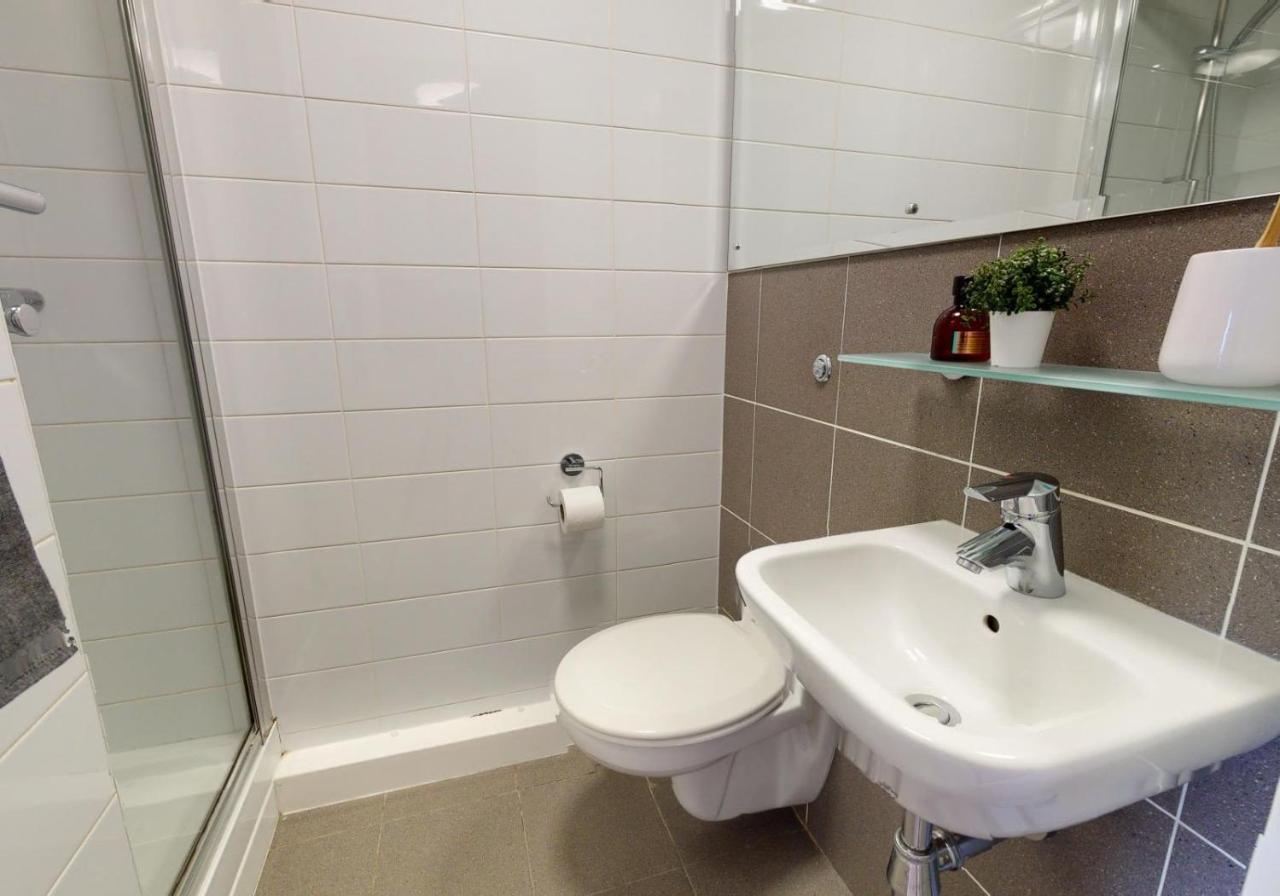 Sterling Court In Wembley Apartment Londra Exterior foto
